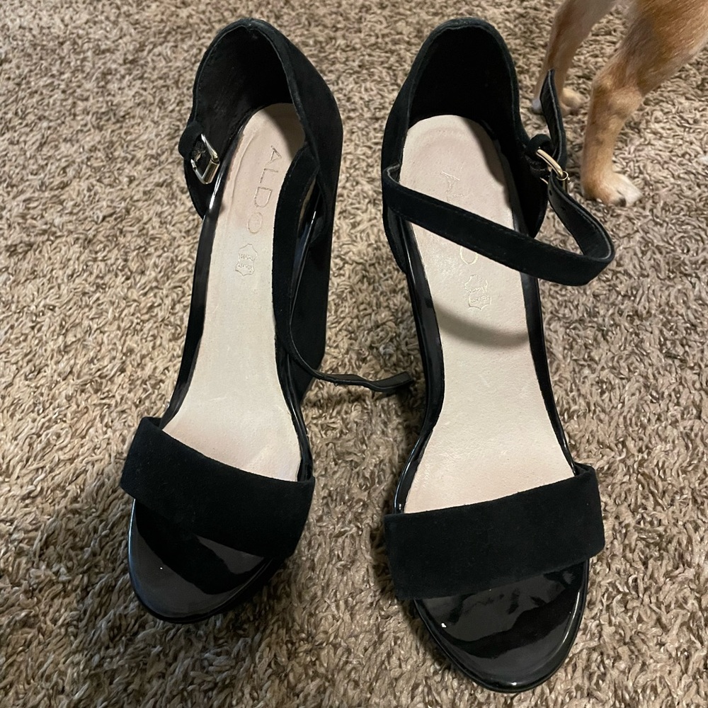 Aldo brand wedges. 6 inch wedge.